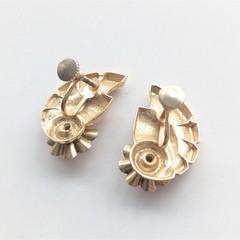 Vintage Estate Art Deco Gold Tone Floral Left Right Fem Screw Back Earrings