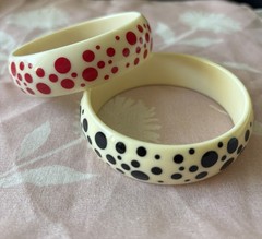 Avon Set of 2 Vintage Cream Plastic Bangle Bracelet’s With Polka Dots