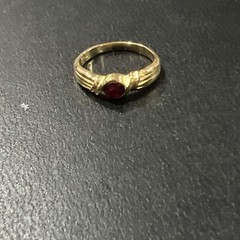 Modern ring size 6.5 red stone unbranded estate jewelry