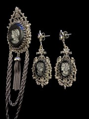 Vintage Intaglio Pendant Pin & Earring Set Silver Tone Carved Hematite Like W8