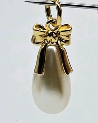 Joan Rivers Gold Tone Faux Teardrop Pearl Bow Pendant Oval Vintage