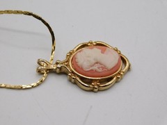 J711-VINTAGE NECKLACE~GOLD TONE/DOUBLE STAND CHAIN~CAMEO PENDANT~18″