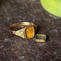 LOVELY SMALL ANTIQUE VICTORIAN ENGLISH 9K GOLD ORNATE LOCKET RING c1870