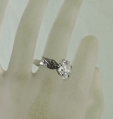 VINTAGE SILVER PLATED SOLITAIRE FLOWER ROUND CUT CRYSTAL RING SIZE 8