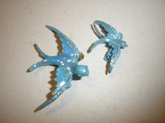 Vintage Lot of 2 Blue Metal Brooch Birds Bluebirds 2″x1.25″ & 1.25″x.75″