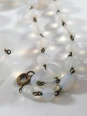 VTG Art Deco Style Opalescent Frosted Glass Graduated Bead Necklace