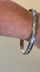 VINTAGE STERLING SILVER SCROLL REPOUSSE PATTERN DANECRAFT BANGLE BRACELET