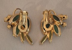 Vintage Mid Century Emerald Green Rhinstone Clip On Earrings Floral Cluster D&E