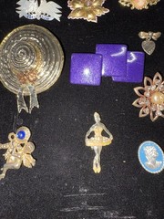 Lot Of 33 Vintage Costume Broaches Brooches Pins Estate Sale Finds Jewelry