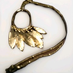 Vtg.Gold Tone Pendant Necklace With Cluster Of Leaves ,Golden Bd 30″+3 Ext.Chain