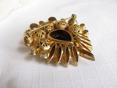Vintage JULIANA D&E TOPAZ Root Beer BROOCH Rhinestone & Filigree Ball BOOK PIECE