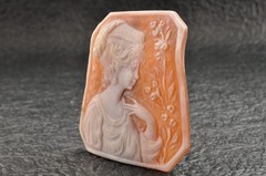 Vintage shell cameo carved “Woman with a feathered hat” (58.5ct) sign by artist.