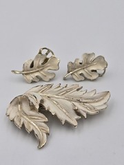Vintage Brooch Earrings Clip-on Set White Enamel Silver Tone Leaf