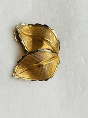 Double Leaf Gold Tone Faux Pearl Clip On Earrings Vintage Classic Elegant