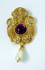 Jeff Lieb Signed Vintage Brooch Gold Tone Rhinestone Purple Cab with Pearl Drop