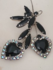 Julianna D&E Book Piece Heart Flower Brooch Rhinestone Aurora Borealis M9