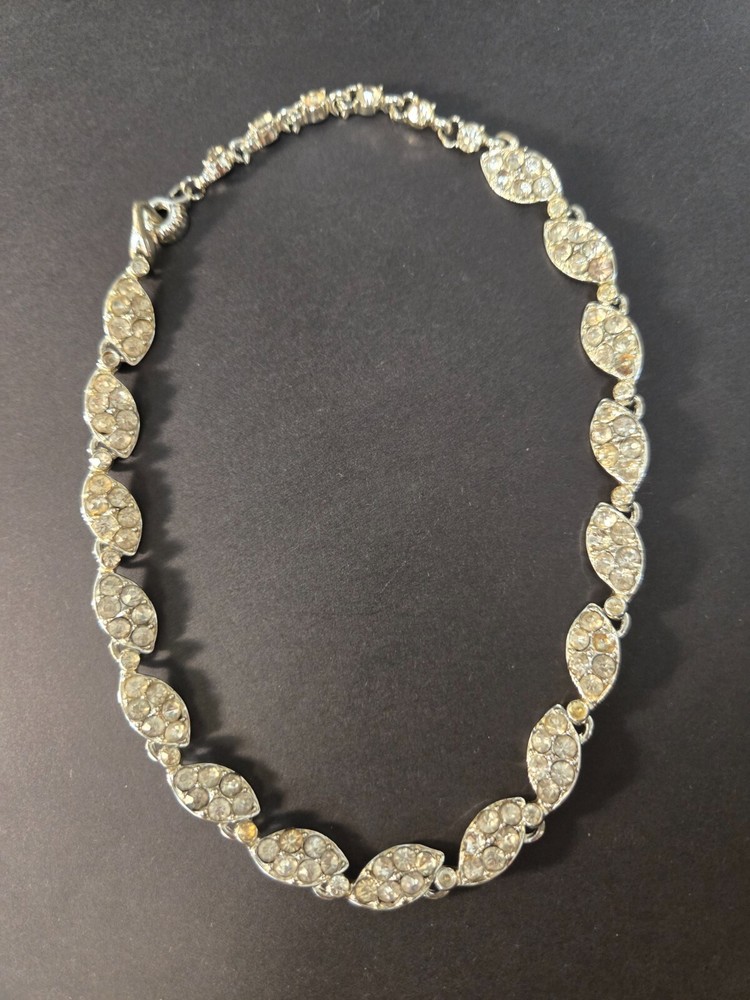 VTG Unbranded Necklace Linked Rhinestone Embedded Leaves 16″ SOLD AS IS