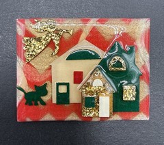 Lucinda House Pin – Christmas Sparkle Angel Cat Red Green