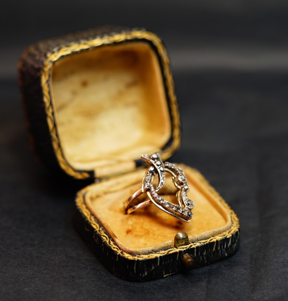 19c. Victorian 14K 585 Yellow Gold Ring Diamonds Spades Leave Splint Shanks