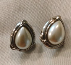 Eleven Pair Lot Vintage Clip On Earrings Mixed Metals Some Signed