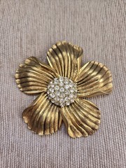 VTG Signed Omjent Large Textured Gold Tone Flower Brooch Rhinestone Dome Center