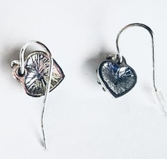 AUTH VTG HEART EARRINGS SMALL SILVER TONE EMERALD GREEN GLASS GEM PAVE DANGLE