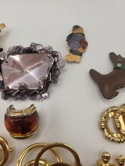 17 Piece Lot Vintage Brooch Pins Mixed Media Unisex