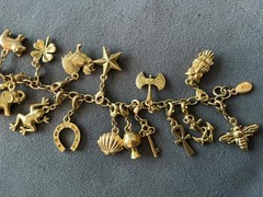 Gold tone Heavy Charm BRACELET with individual Removable Good Luck charms 🍀