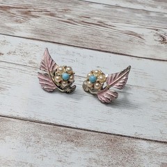 Vintage Screw Back Earrings – Pink Leaf with Cream & Turquoise Tone Accents