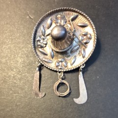 Vintage Silver Tone Round Floral Dangle Brooch Pin – Women’s Metal No Stone