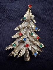 Christmas Tree Pin Brooch, Gold Tone, Multicolor Rhinestones ￼