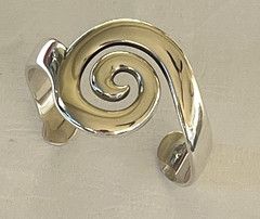 Retired JAMES AVERY Swirl Sterling Silver Bangle Bracelet 50.5g New in Box w/Bag