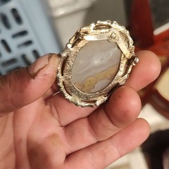 Oval White Gray Yellow Agate Brooch Pin Gold Tone Bezel Setting Unisex