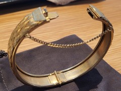 GOLD TONE GOLDEN WEAVE BRACELET. VINTAGE. ESTATE FIND. LONDON.