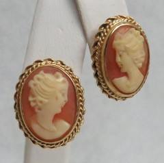 BEAUTIFUL PAIR VINTAGE 14k GOLD CAMEO EARRINGS