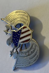 VINTAGE UNIQUE UNITED STATES CREST KNIGHTS SILVER ENAMEL BROOCH PINBACK
