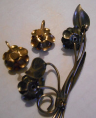 VTG 1960’s MCM Brooch Pin & Screw-on Earrings Flower Rhinestones Silvetone