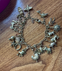 Gold tone Heavy Charm BRACELET with individual Removable Good Luck charms 🍀