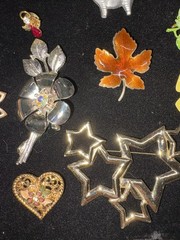 Lot Of 33 Vintage Costume Broaches Brooches Pins Estate Sale Finds Jewelry