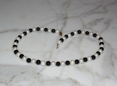 Vintage 14k clasp Yellow Gold Onyx & Cultured Pearl Beaded Strand Necklace 18″