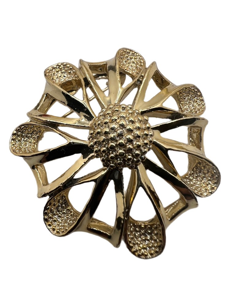 Vtg 1960s Gerrys Flower Brooch Pin Textured Gold Tone Metal Any Occasion