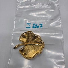Vintage BSK Unisex Adult Gold Tone Leaf Brooch Pin Signed 2.2″X1.8″ Elegant