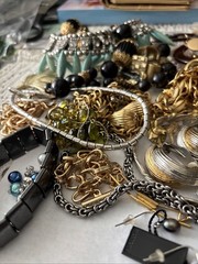 Lot Of Vintage Jewelry 50 ++ Pieces. Reseller Lot Some Signed. Not Tested.