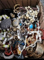 1 Pound Jewelry Costume Vintage Mix LBS necklaces bracelets pins rings etc lbs