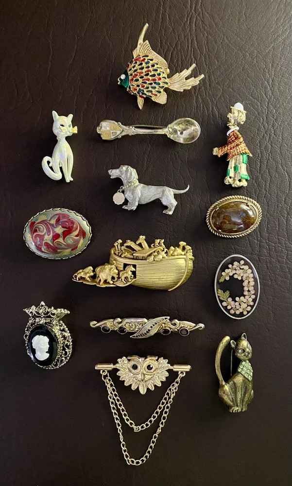 Vintage – Modern Rhinestone Mixed Material Dog Cat Cameo Fish Brooch Pin Lot