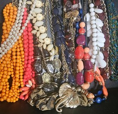 ​1lb Vintage to Modern Costume Jewelry Lot Estate Mix Wearable Pieces Mystery