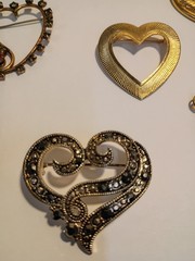 Women’s Heart Brooches ! Mixed Lot (13pc) Enamel Rhinestone Gold/Silver