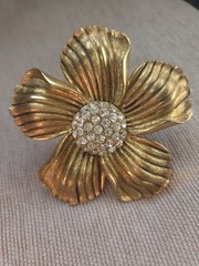 VTG Signed Omjent Large Textured Gold Tone Flower Brooch Rhinestone Dome Center