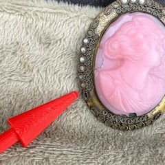 Vintage Cameo Brooch Gold Tone Pink READ