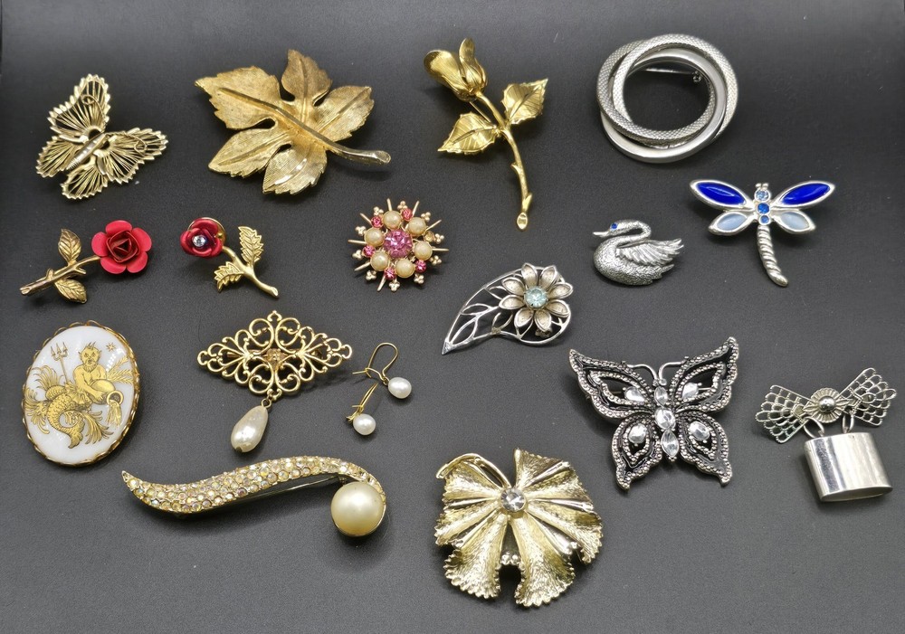 Vintage Costume Jewelry Brooch Lot 18pc Black Butterfly Neptune Sea Dragon Rose